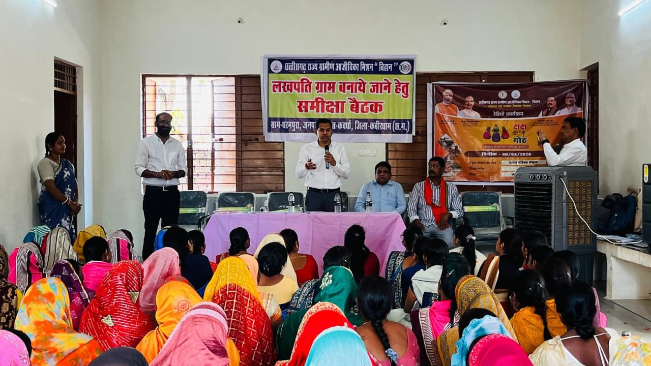 ग्राम धरमपुरा को लखपति ग्राम बनाने  की दिशा में पहल  जिला पंचायत सीईओ ने ली ग्राम धरमपुरा में समीक्षा बैठक