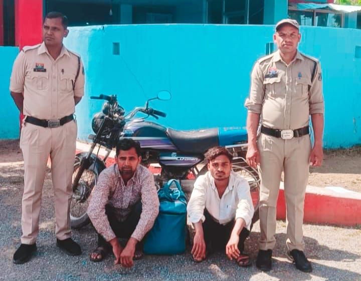 अवैध शराब के विरुद्ध पाण्डातराई पुलिस की प्रभावी कार्यवाही जारी।  आबकारी अधिनियम के तहत दो आरोपियों को गिरफ्तार कर भेजा 