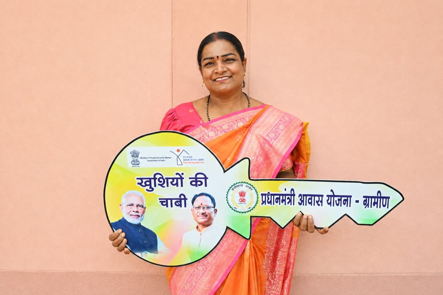 सुशासन तिहार 2026: ग्राम मुरलीडीह की श्रीमती त्रिवेणी रात्रे को मिली खुशियों की चाबी, पक्के घर का सपना हुआ साकार