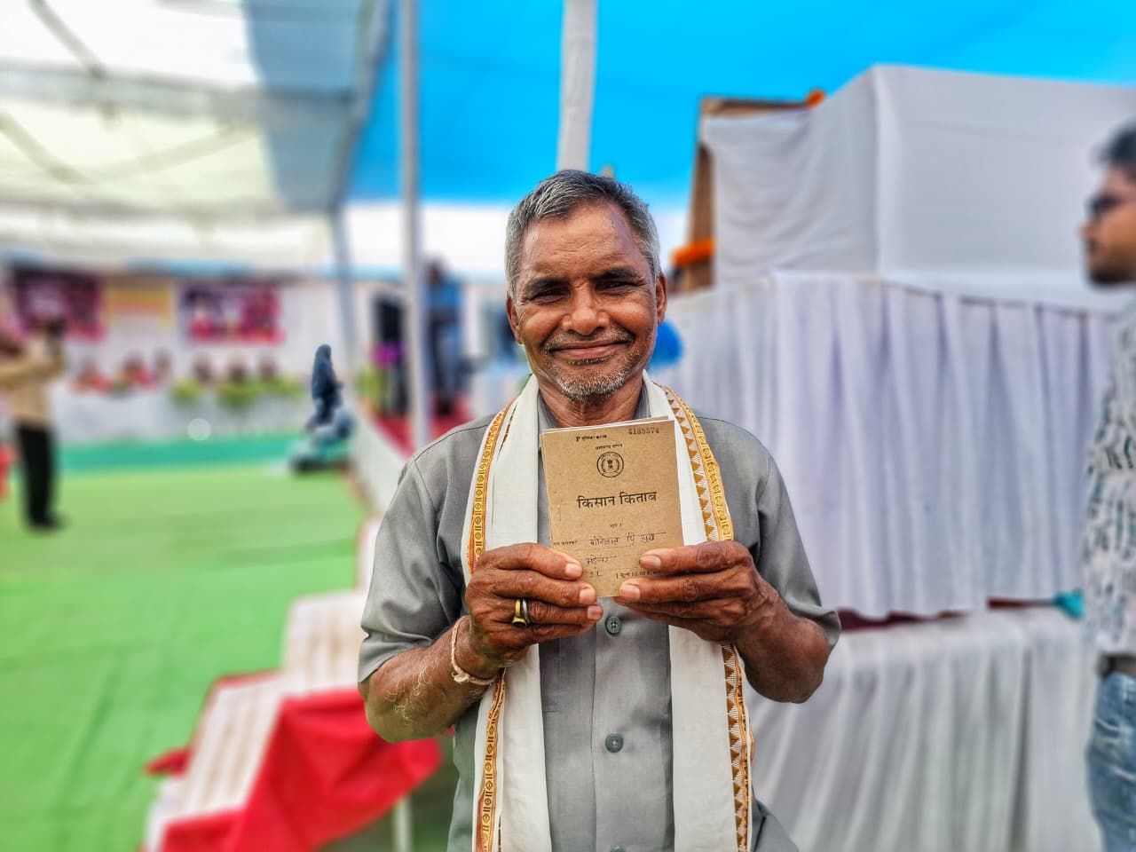 जनसमस्या निवारण शिविर भड़ेसर में श्री गोरेलाल बरेठ को तत्काल मिला किसान किताब