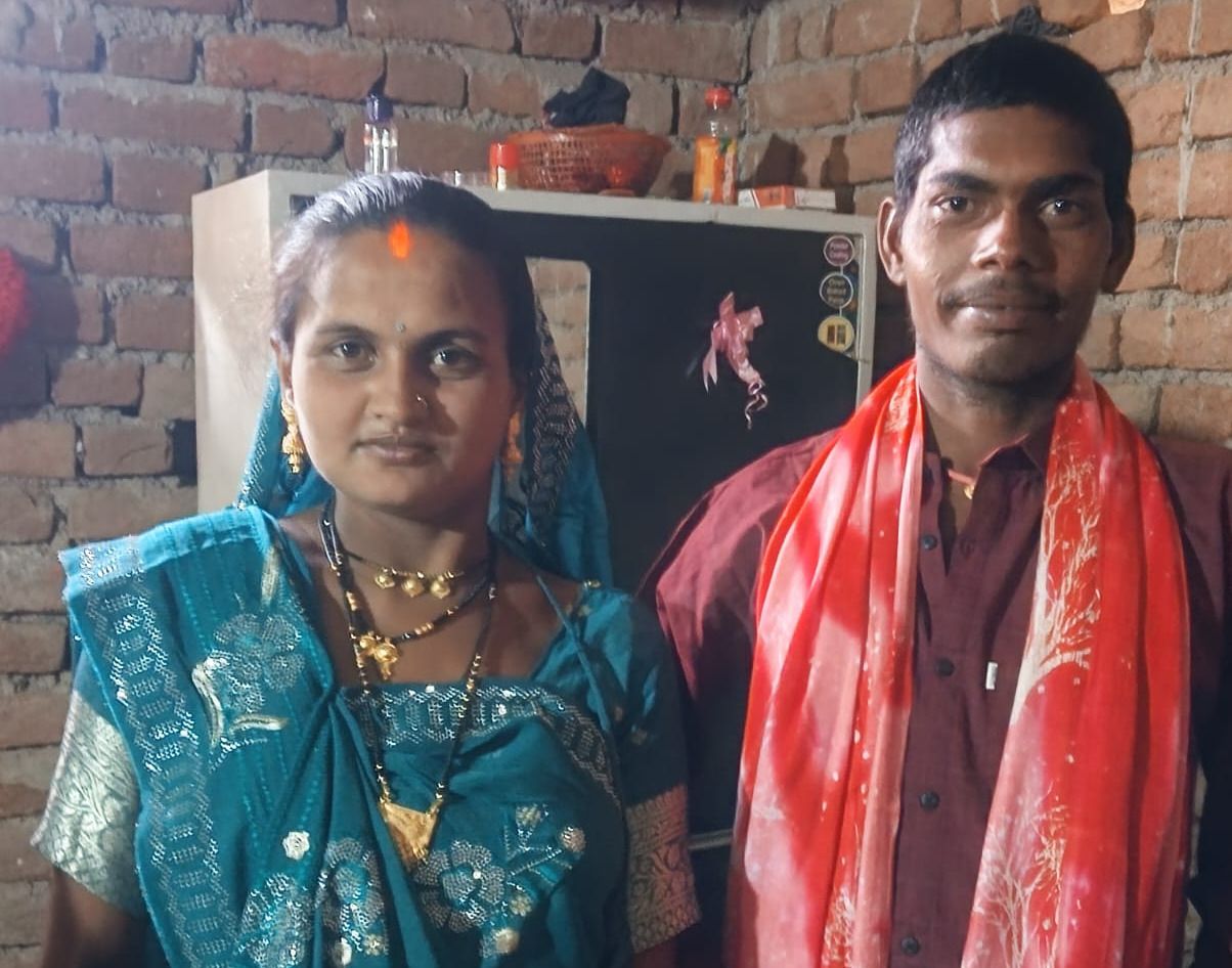 सरकार की योजना बनी सहारा: दिव्यांग रजनी और दुर्गेश के जीवन में आई खुशियों की नई शुरुआत